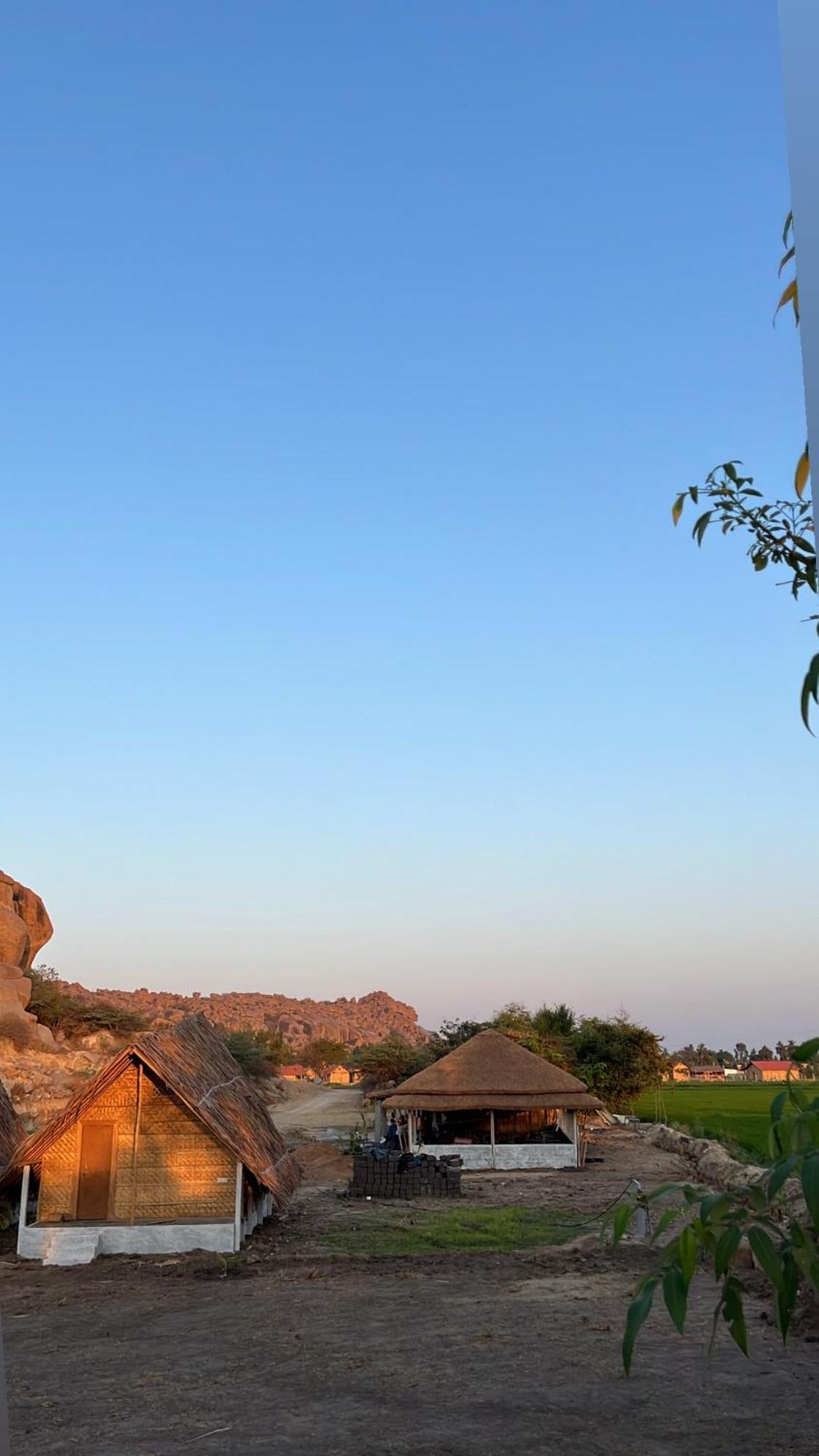 Tropical Hampi Hotel ภายนอก รูปภาพ