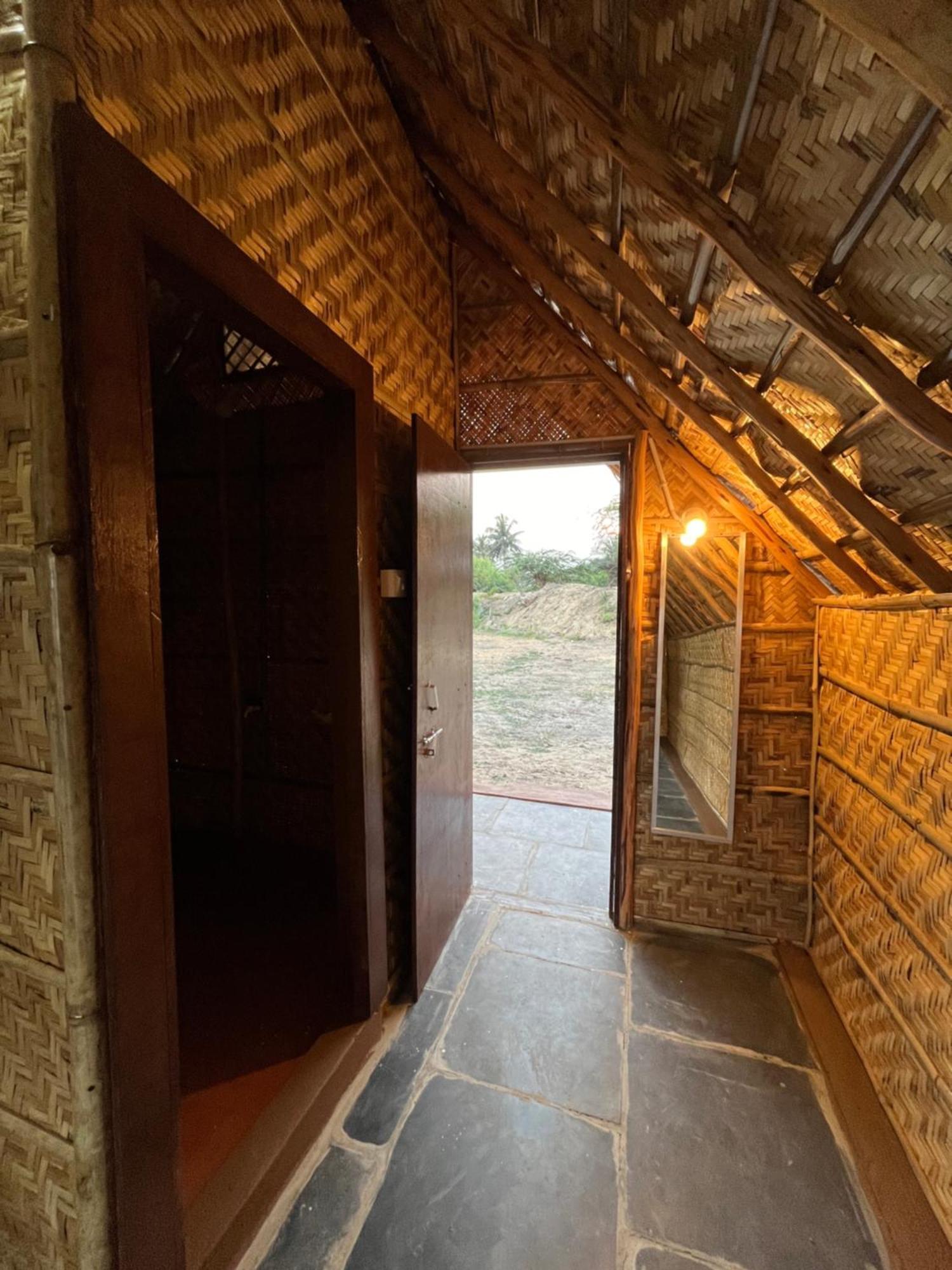 Tropical Hampi Hotel ภายนอก รูปภาพ
