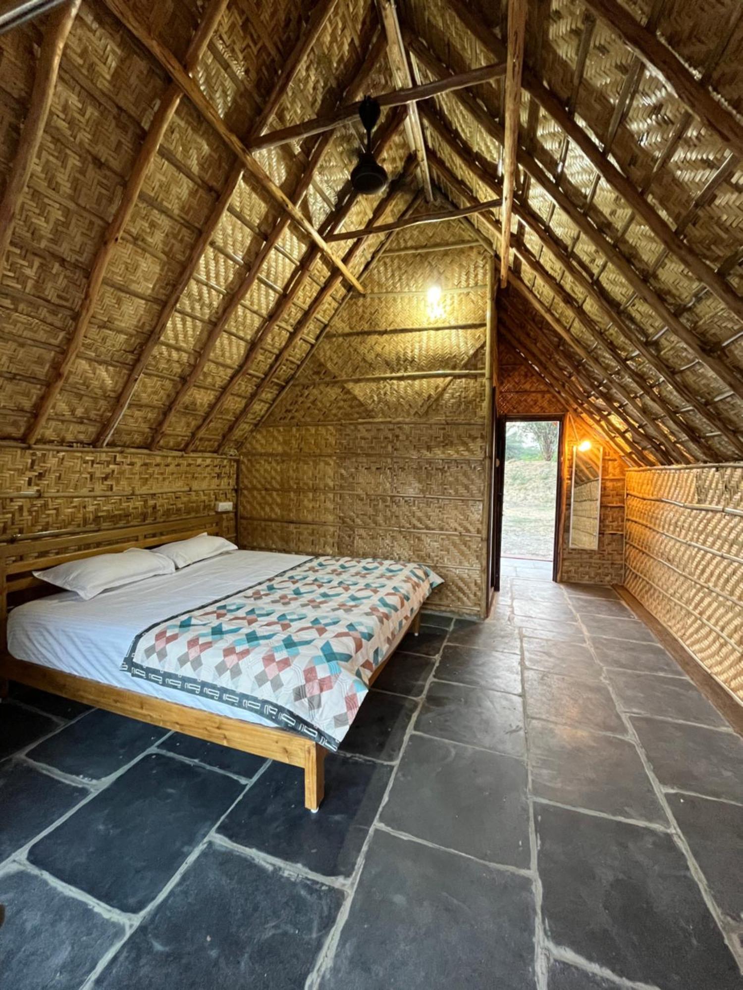 Tropical Hampi Hotel ภายนอก รูปภาพ