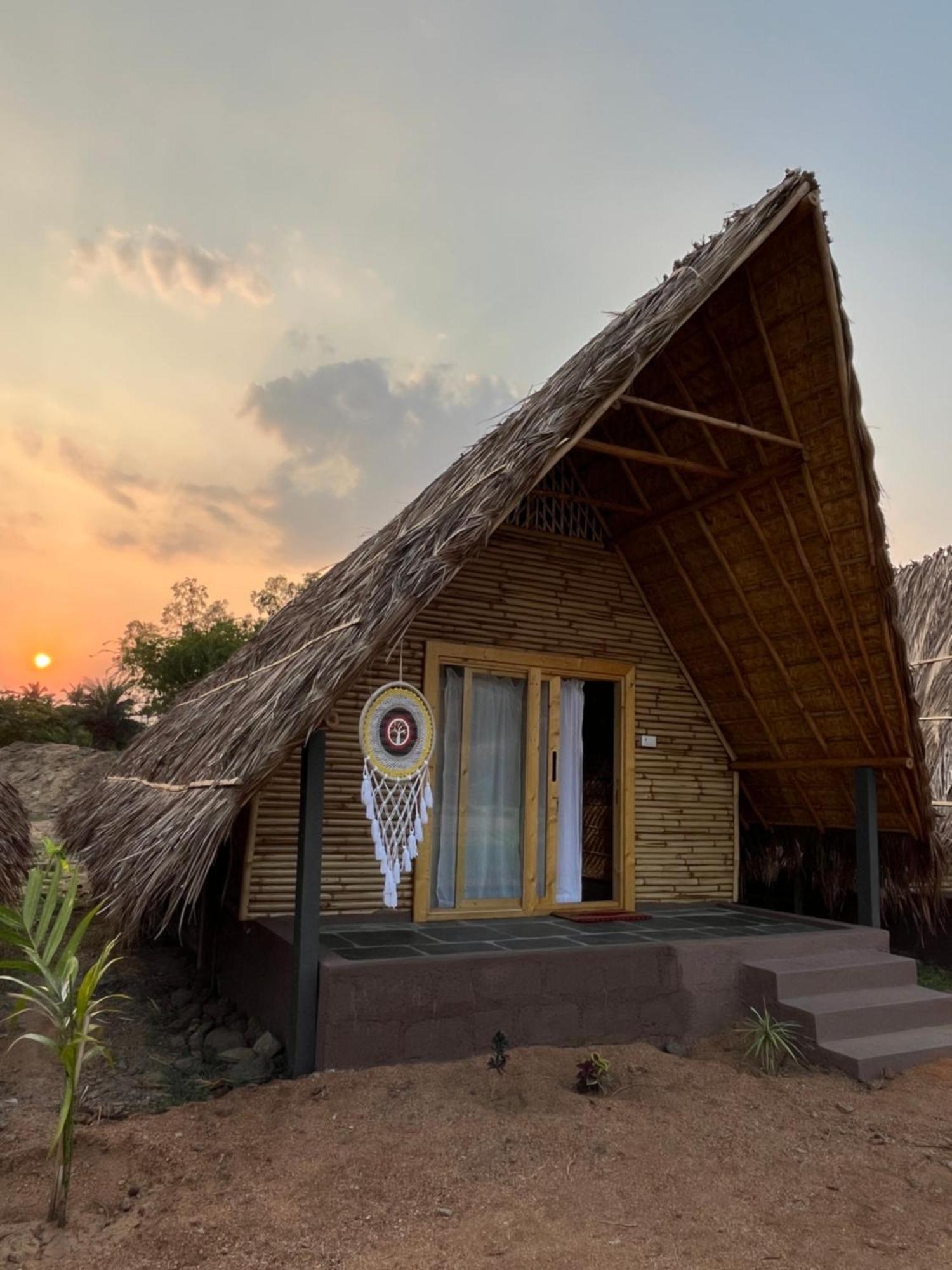 Tropical Hampi Hotel ภายนอก รูปภาพ