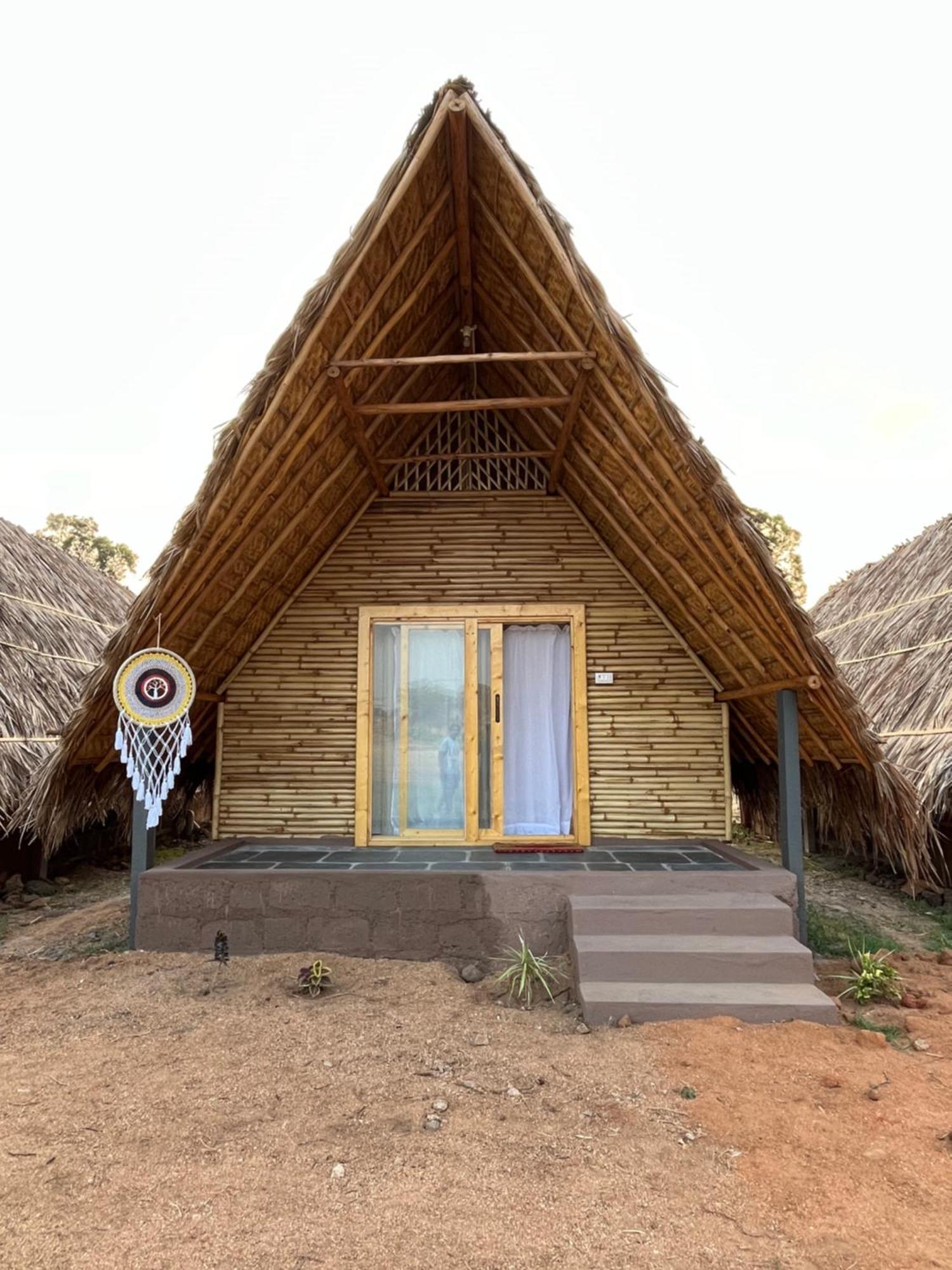 Tropical Hampi Hotel ภายนอก รูปภาพ