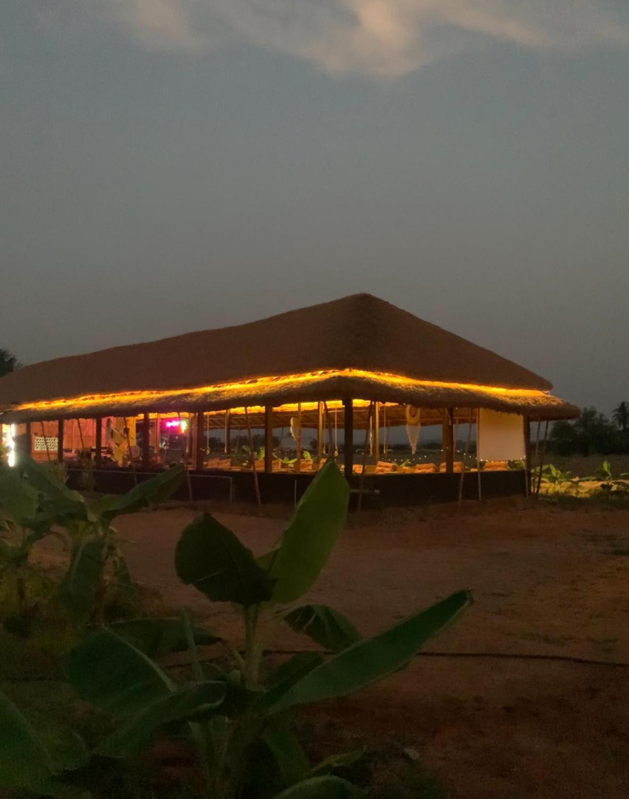Tropical Hampi Hotel ภายนอก รูปภาพ