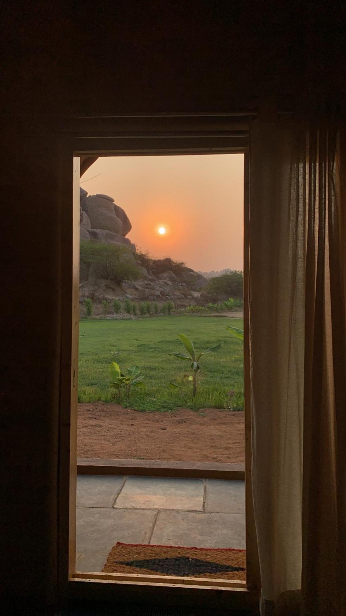 Tropical Hampi Hotel ภายนอก รูปภาพ