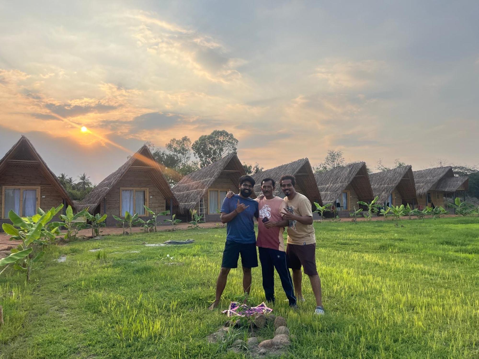 Tropical Hampi Hotel ภายนอก รูปภาพ