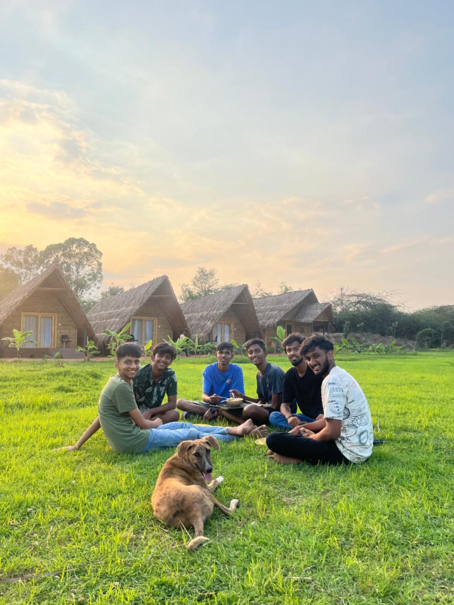 Tropical Hampi Hotel ภายนอก รูปภาพ
