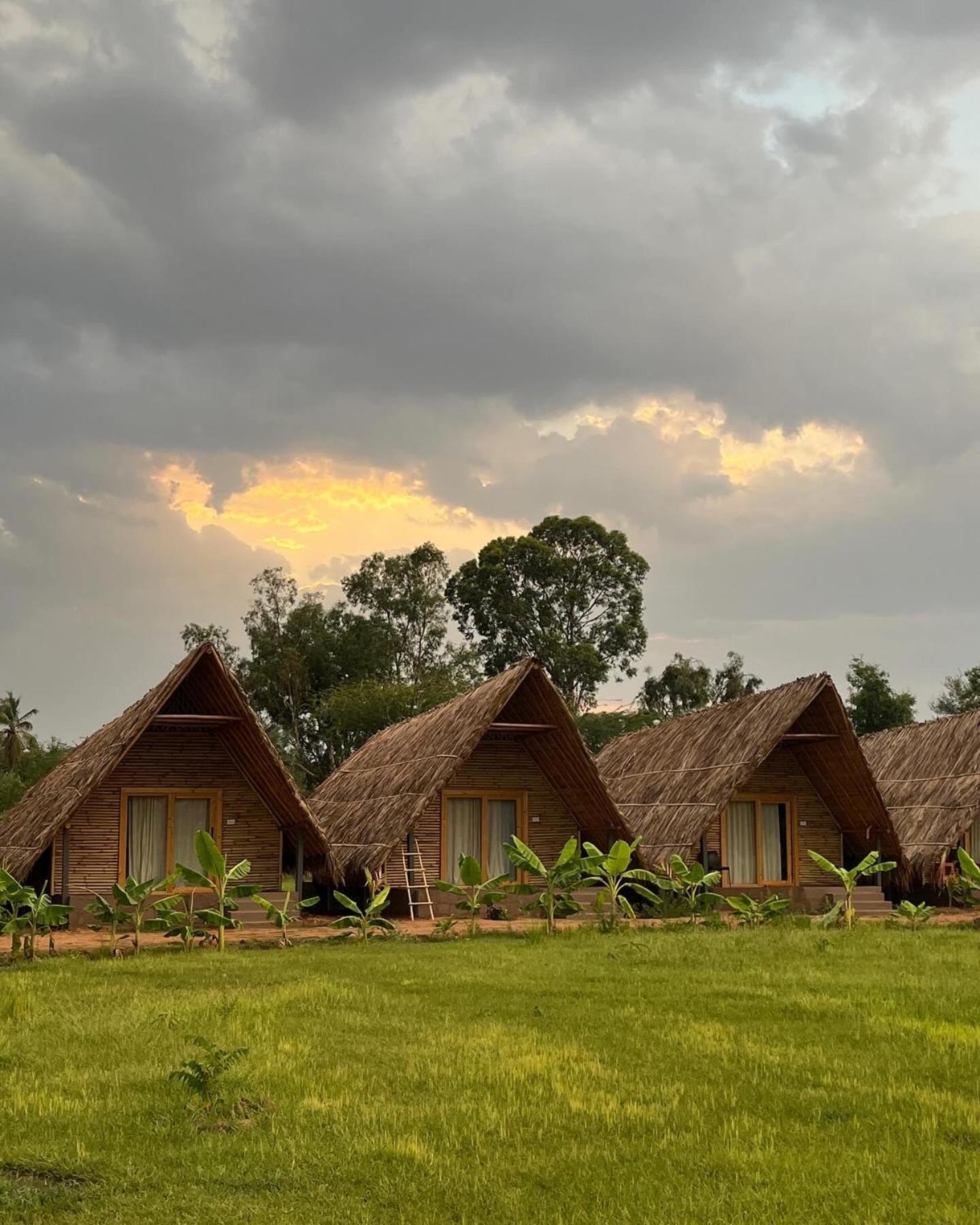 Tropical Hampi Hotel ภายนอก รูปภาพ
