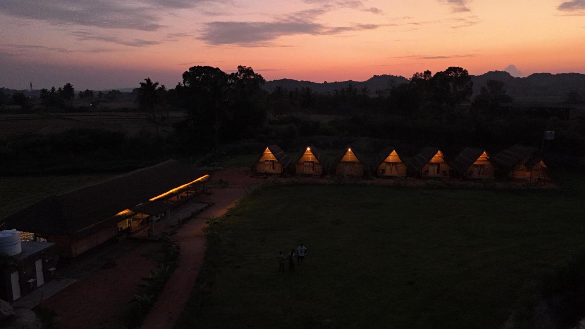 Tropical Hampi Hotel ภายนอก รูปภาพ