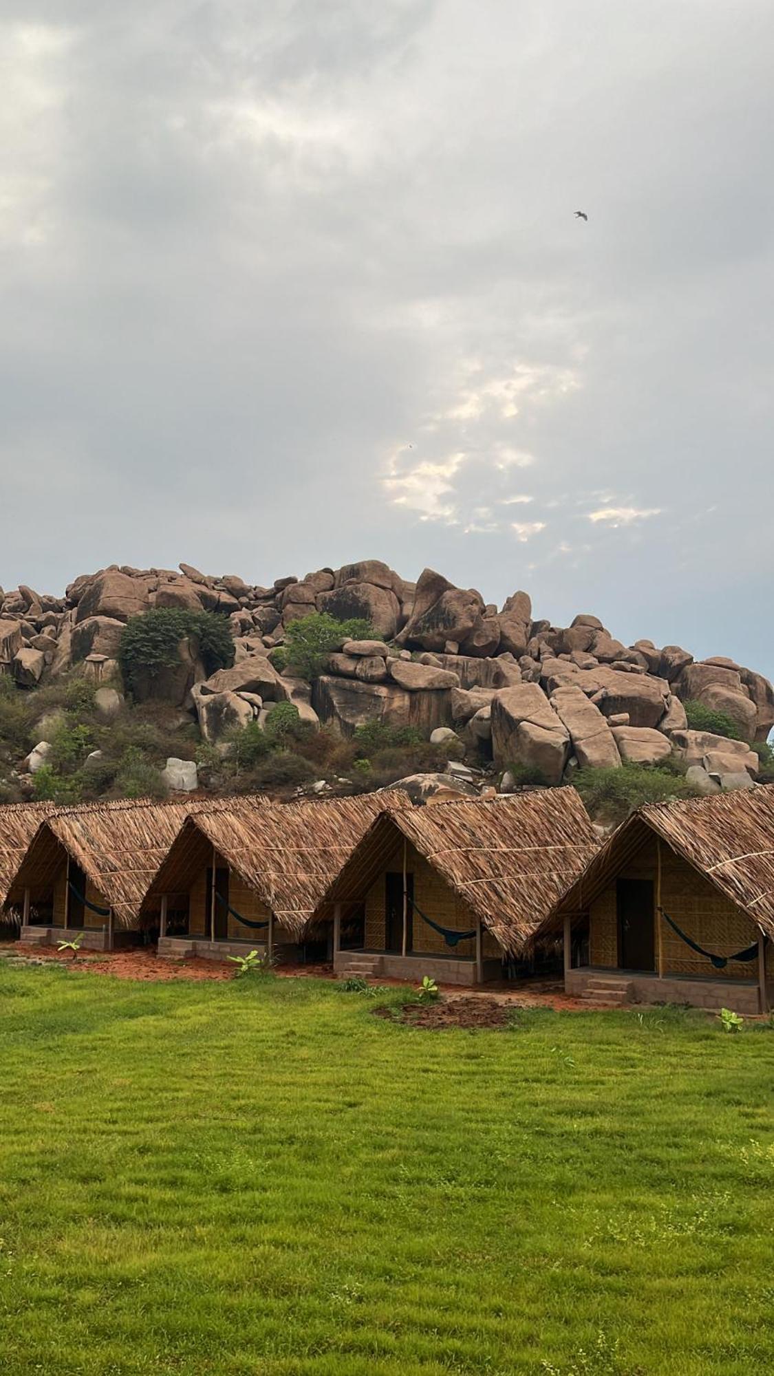 Tropical Hampi Hotel ภายนอก รูปภาพ