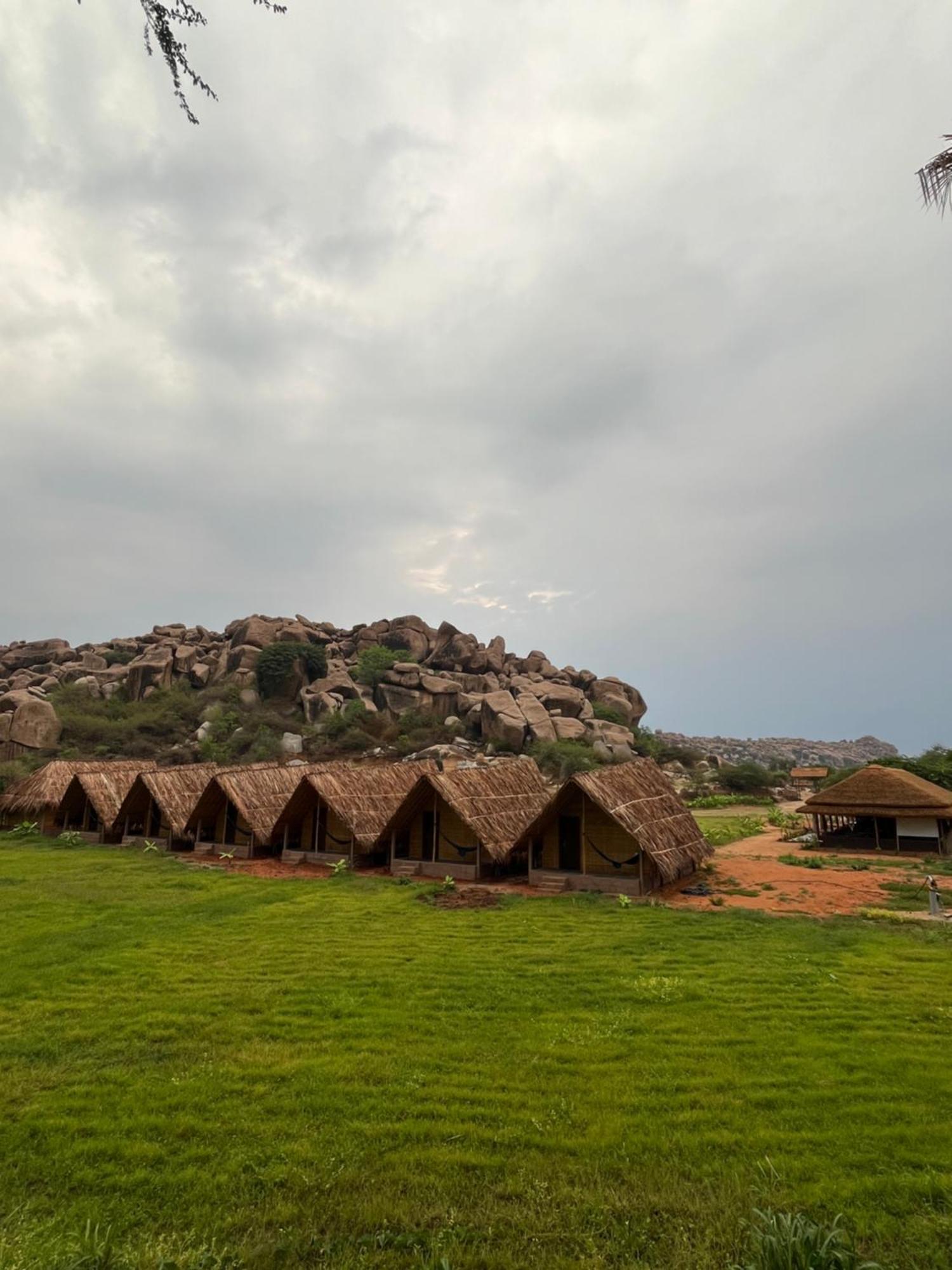 Tropical Hampi Hotel ภายนอก รูปภาพ