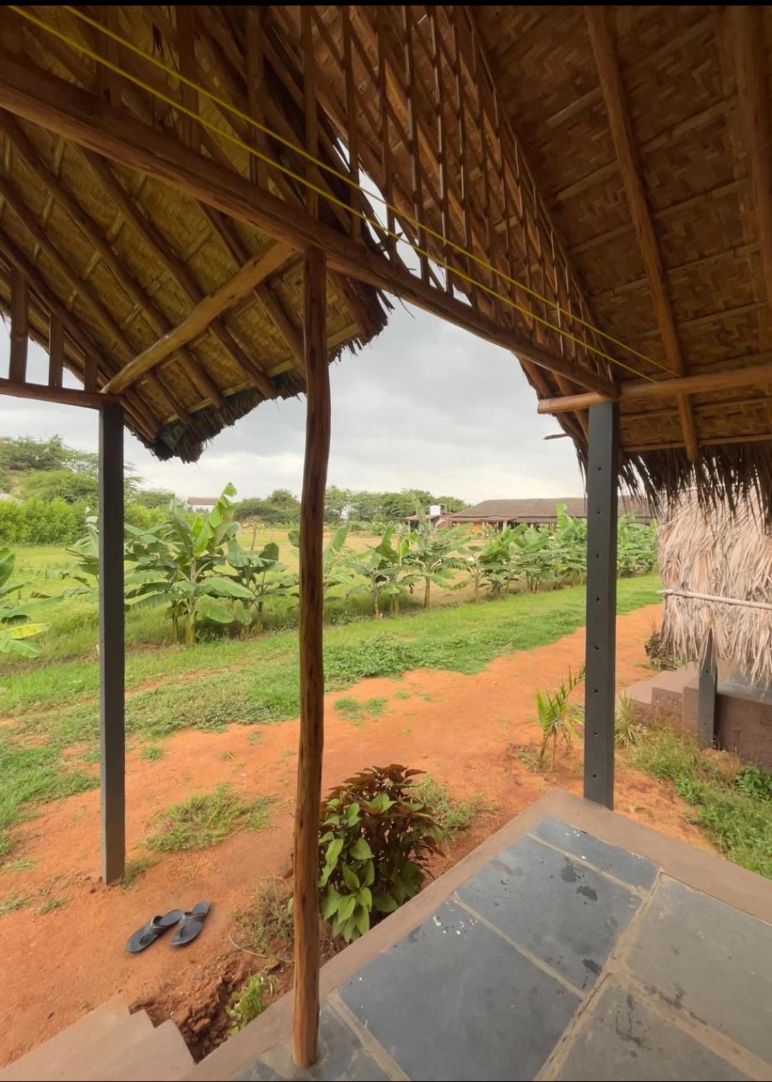 Tropical Hampi Hotel ภายนอก รูปภาพ