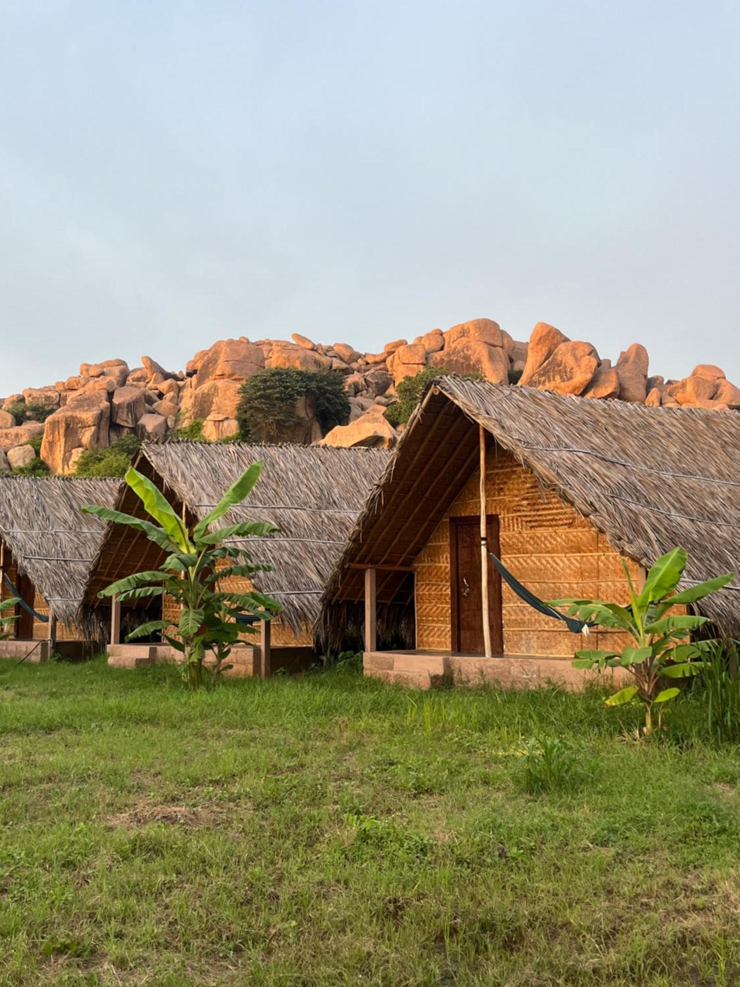 Tropical Hampi Hotel ภายนอก รูปภาพ